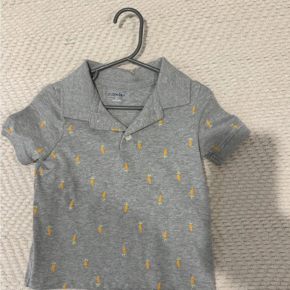 Old Navy Gray Polo with Carrots - Picture 1 of 2